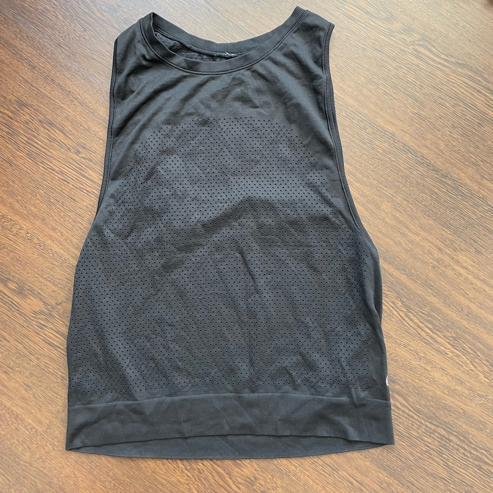 Lululemon black tank